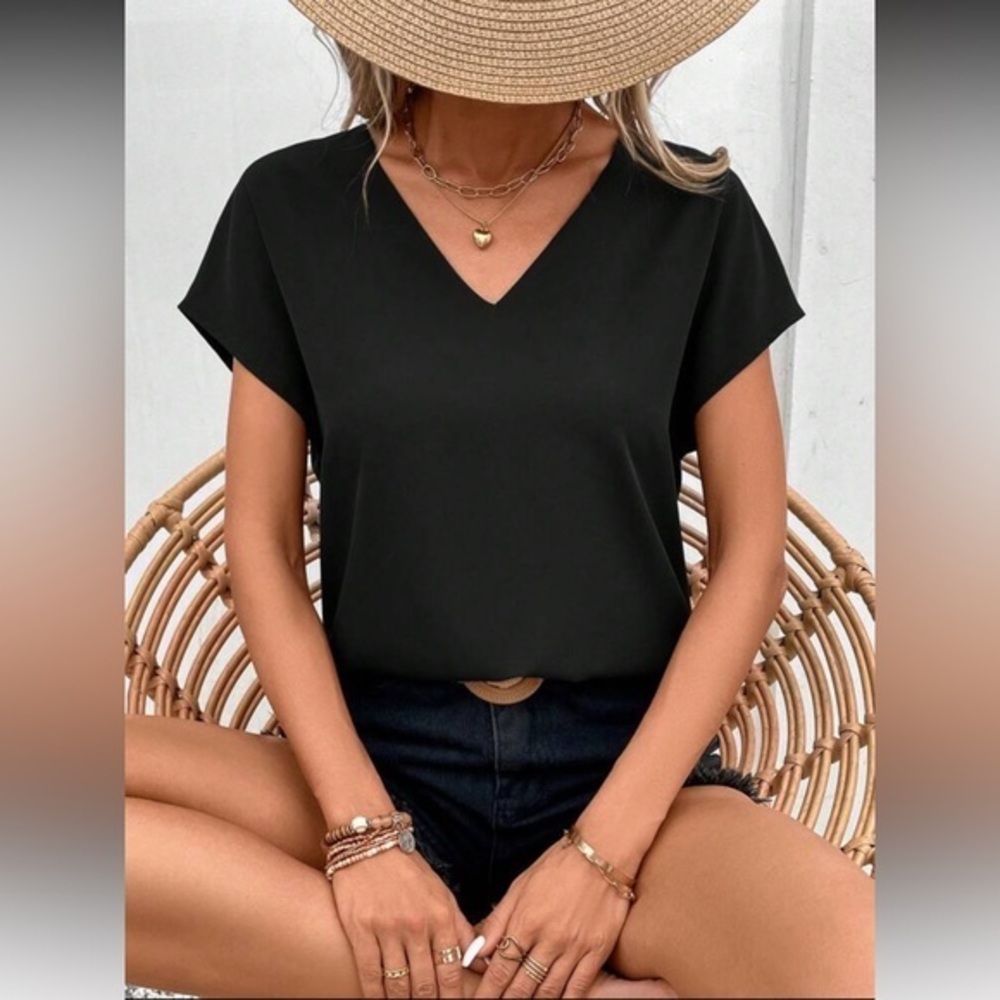 SHEIN || NWT Frenchy Women Metal V Neck Blouse (S)
